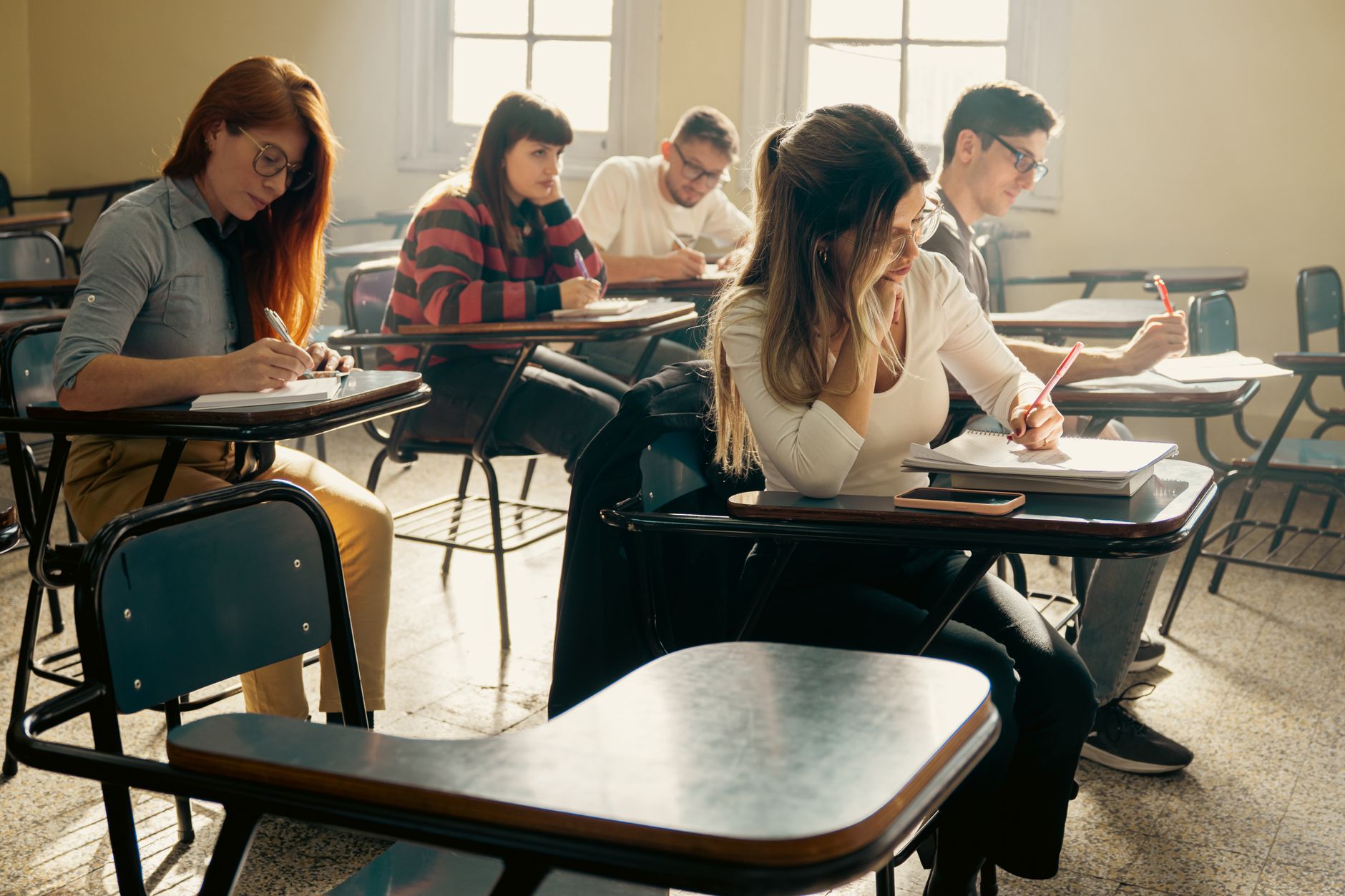 留学签证要不要资金证明：马来西亚与英国两套官方规则对照